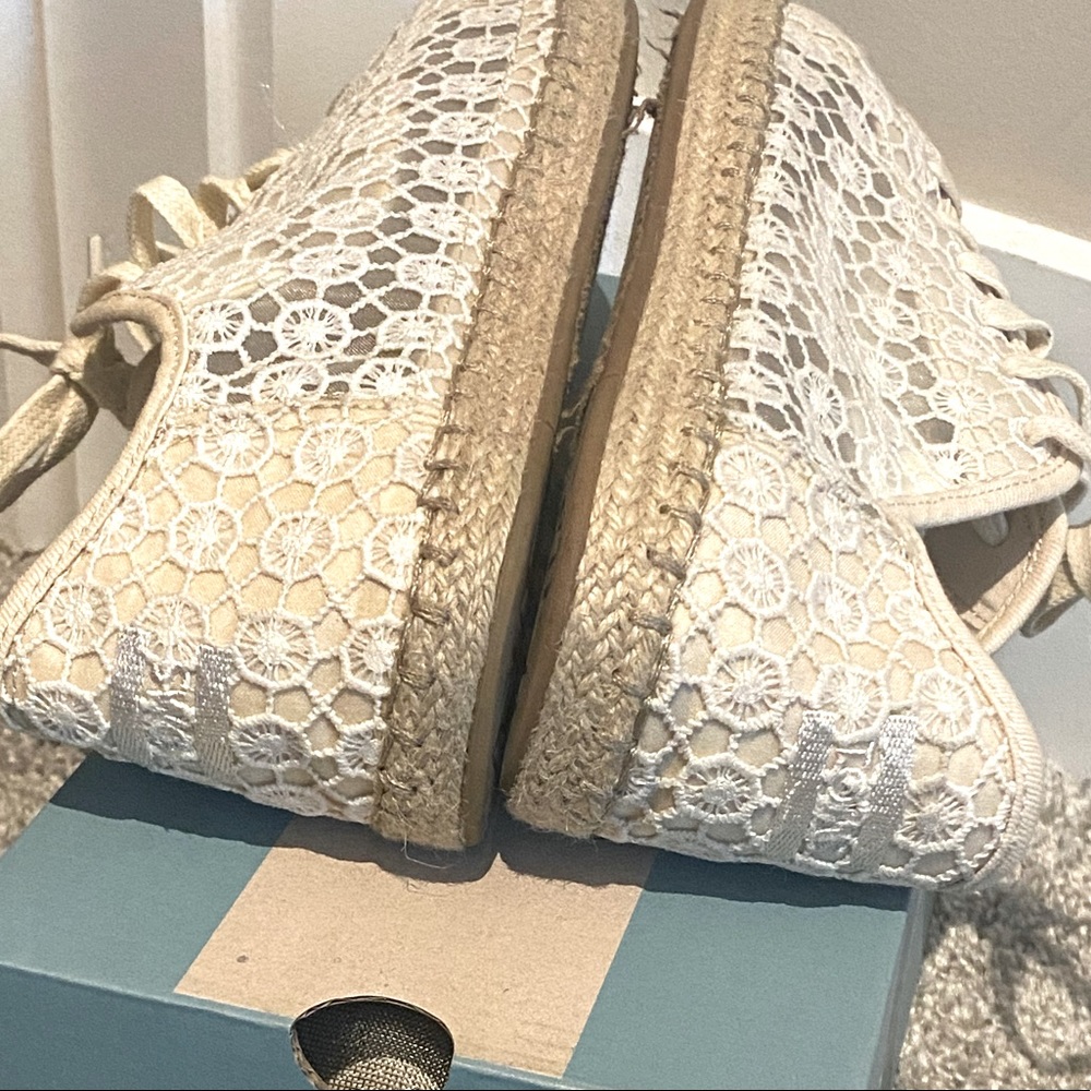 TOMS crochet sneakers - Picture 2 of 5